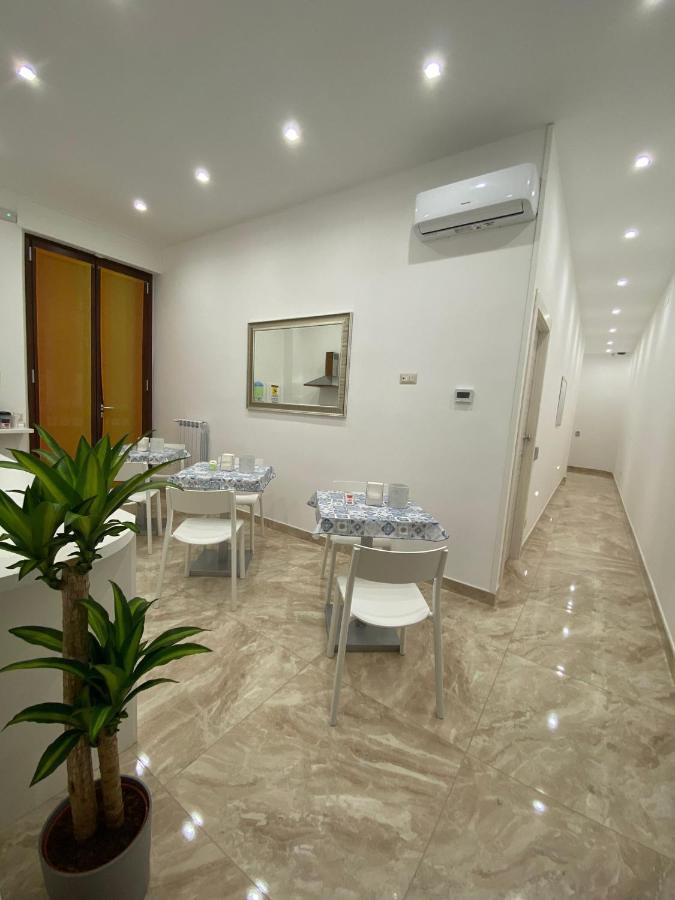 Toledo Point Bed & Breakfast เนเปิลส์ ภายนอก รูปภาพ